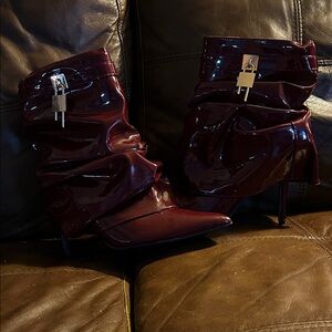 Elegant Burgundy Women's Boots